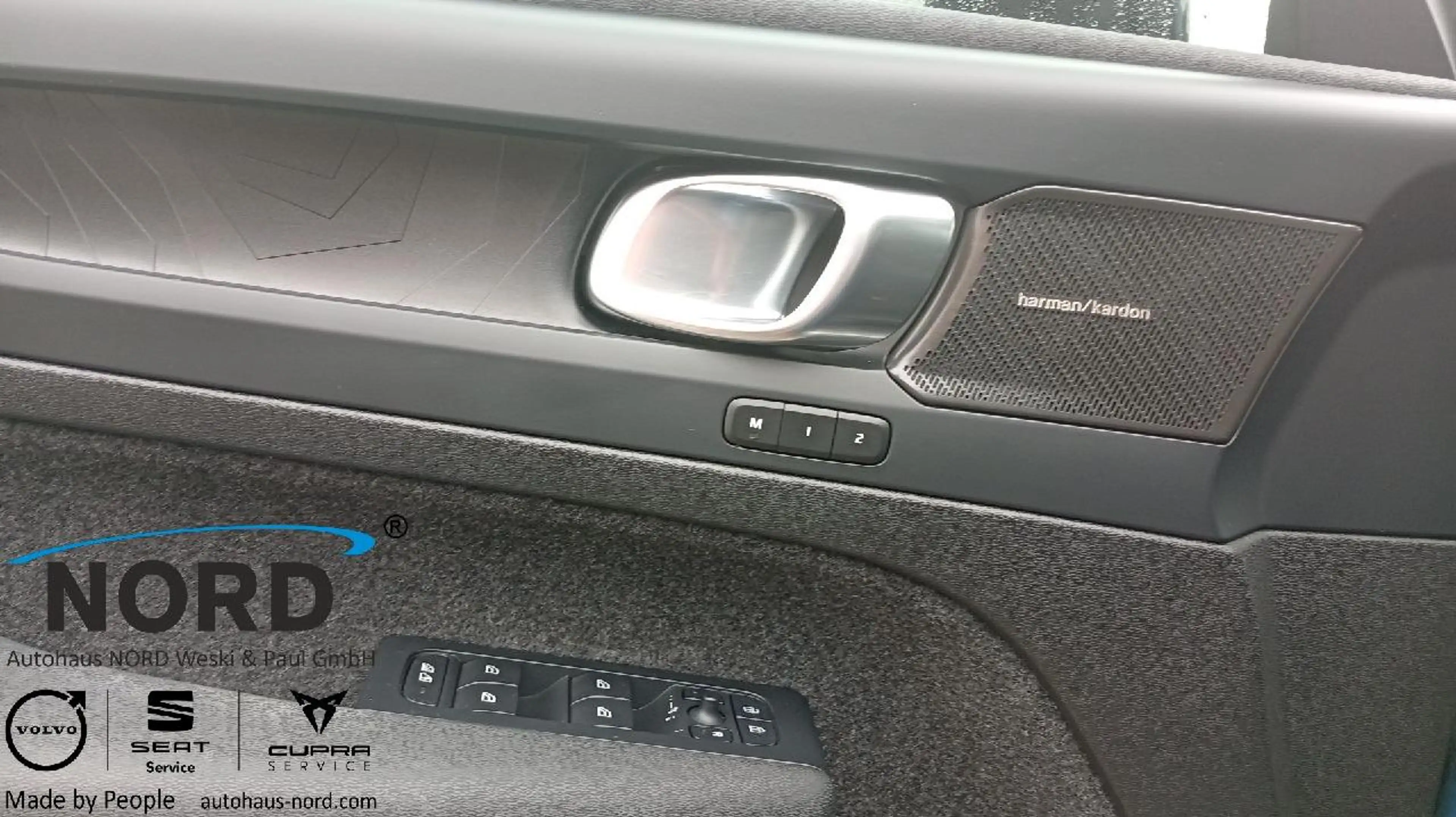 Volvo C40 Ultimate Pure Electric AWD/Memo-Sitze/20 — photo 14