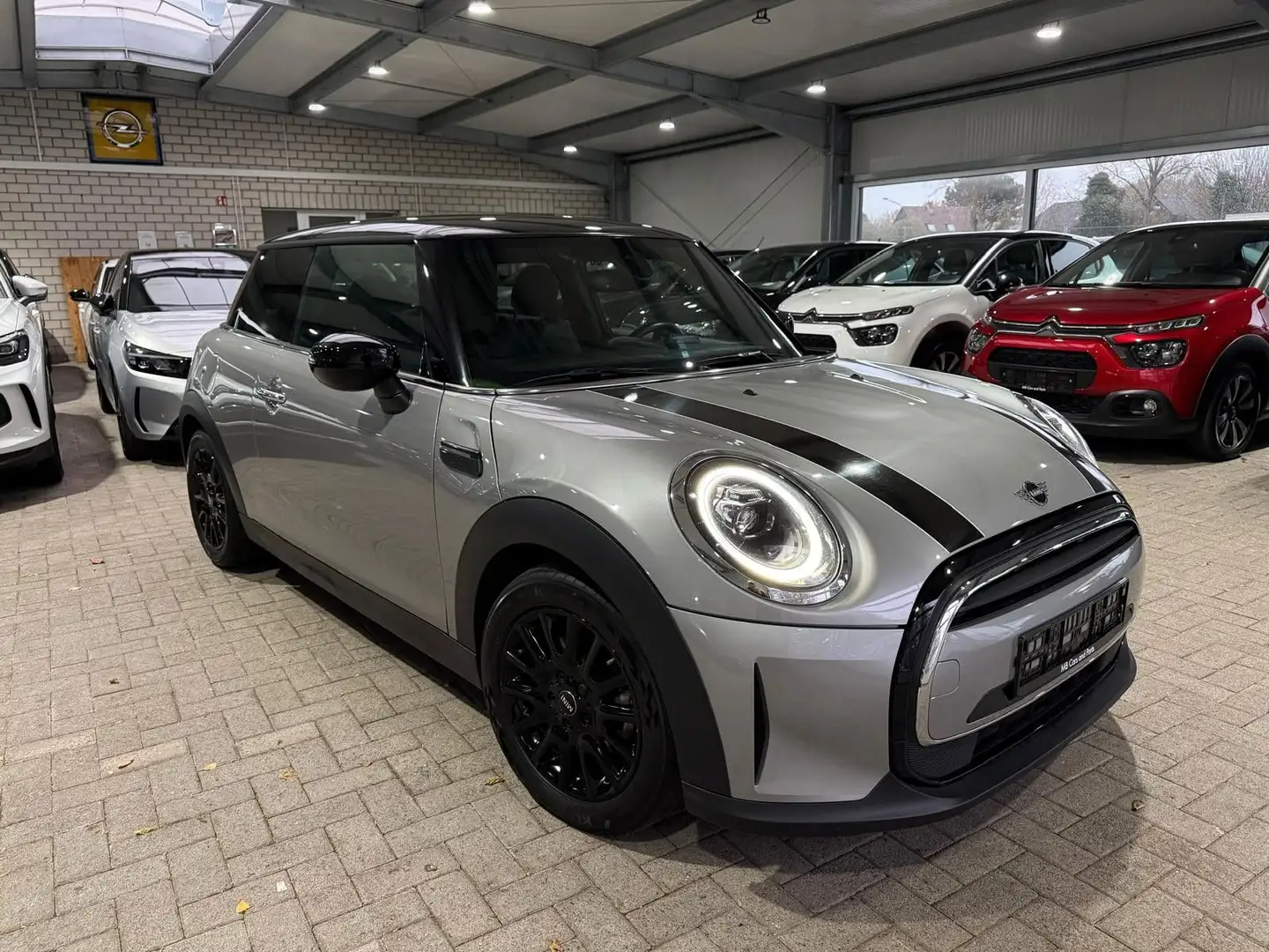 MINI Cooper 1.5 Classic Trim AUT LED RFK SHZ Keyless Silber - 2