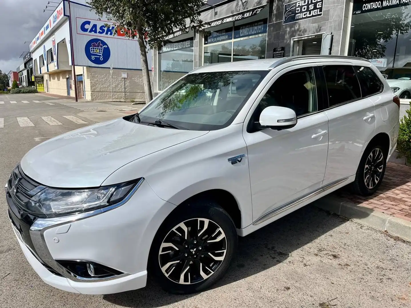 Mitsubishi Outlander PHEV Kaiteki 4WD Blanco - 1