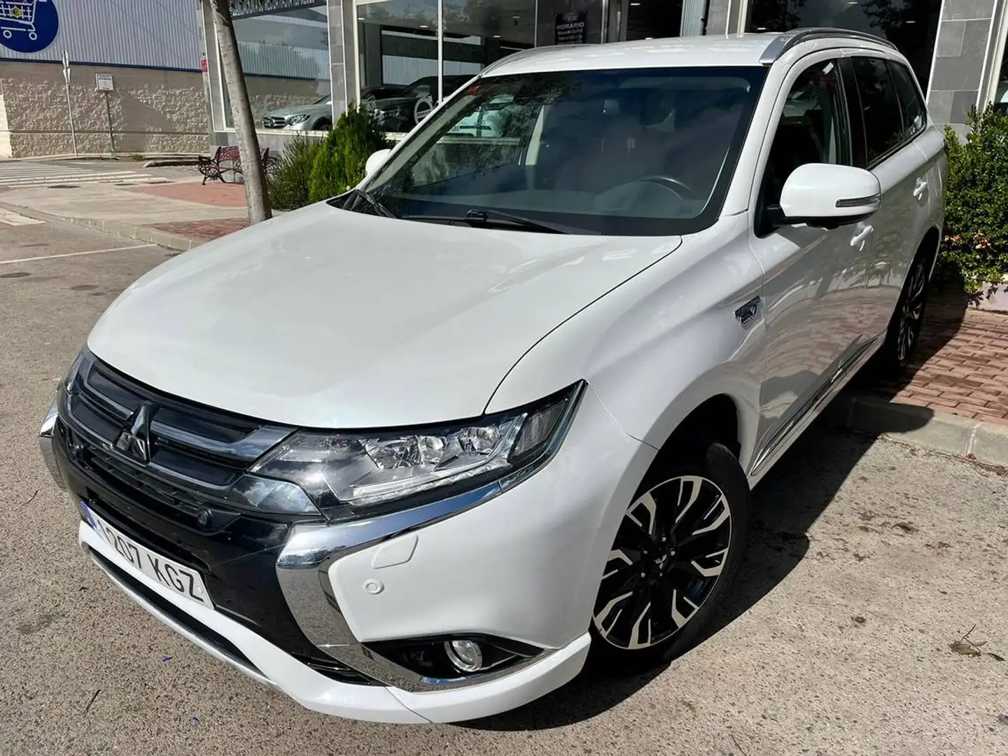Mitsubishi Outlander PHEV Kaiteki 4WD Blanco - 2