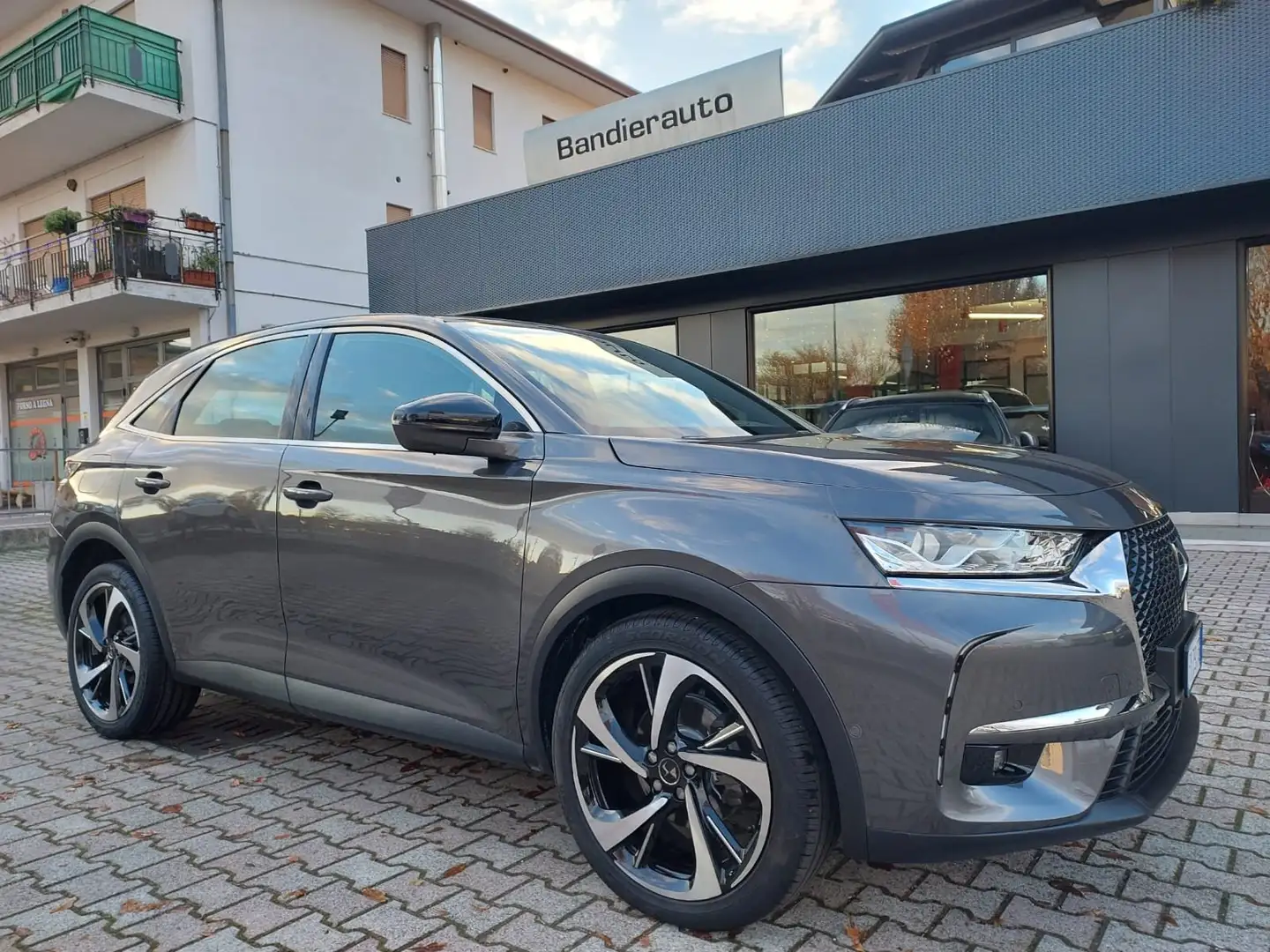 DS Automobiles DS 7 Crossback 2.0 bluehdi Business 180cv auto Scan Suspension Gris - 1