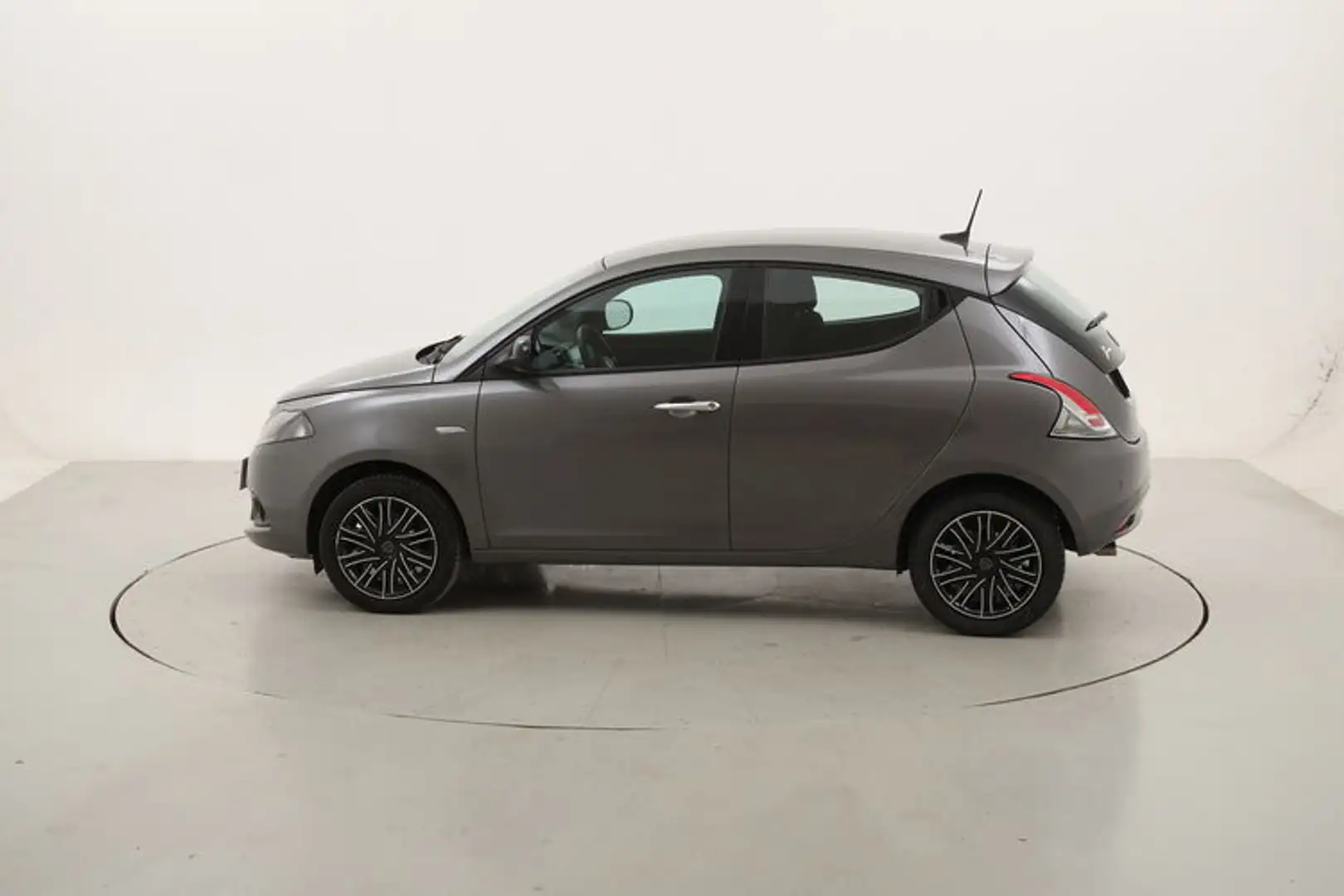 Lancia Ypsilon Gold 1.0 Mild Hybrid 69CV Grau - 2