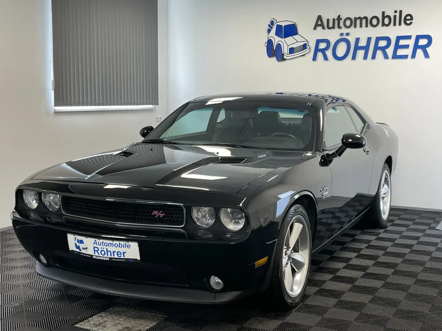 Dodge Challenger 5.7 Hemi Schwarz - 1