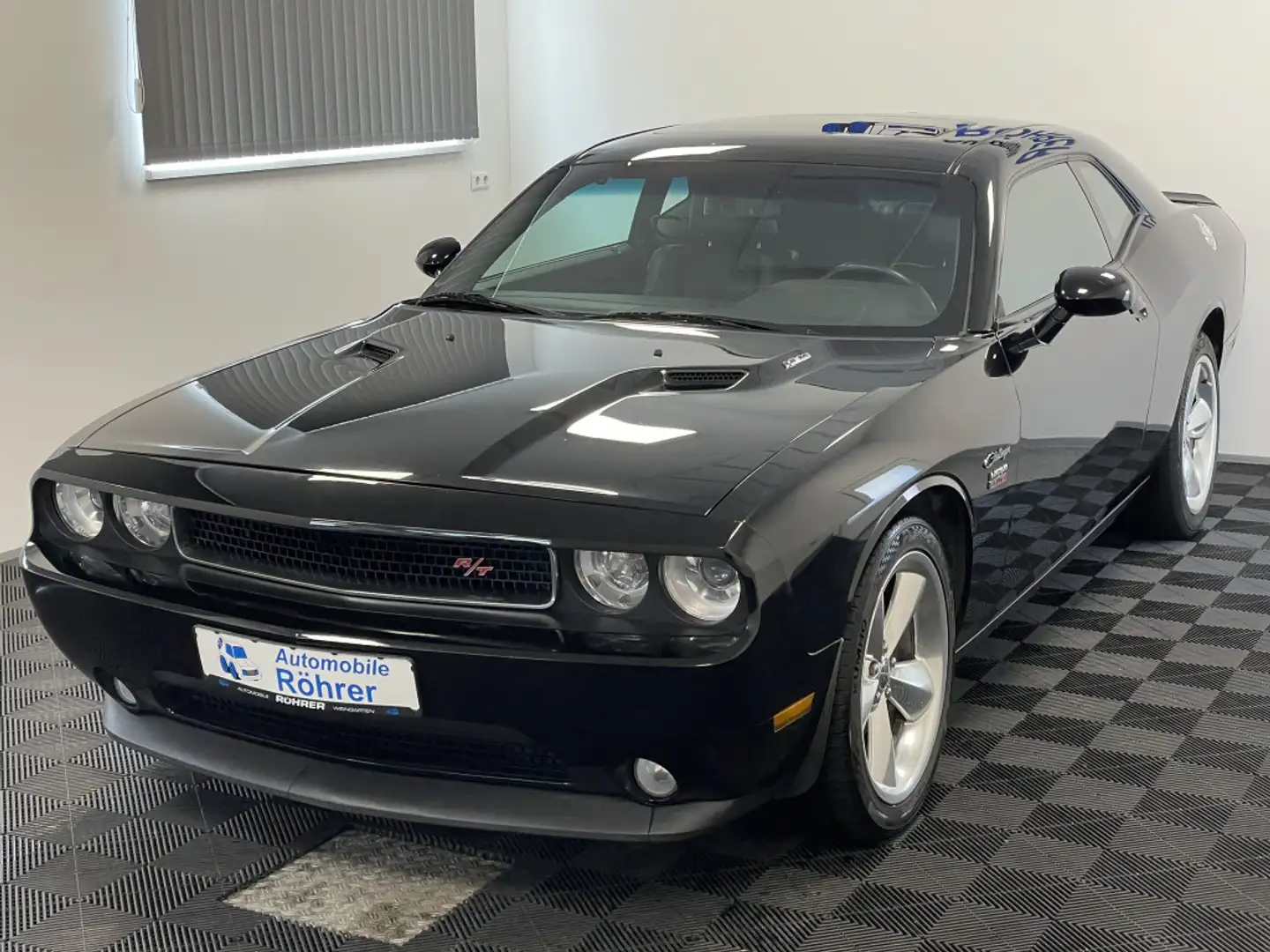 Dodge Challenger 5.7 Hemi Schwarz - 2