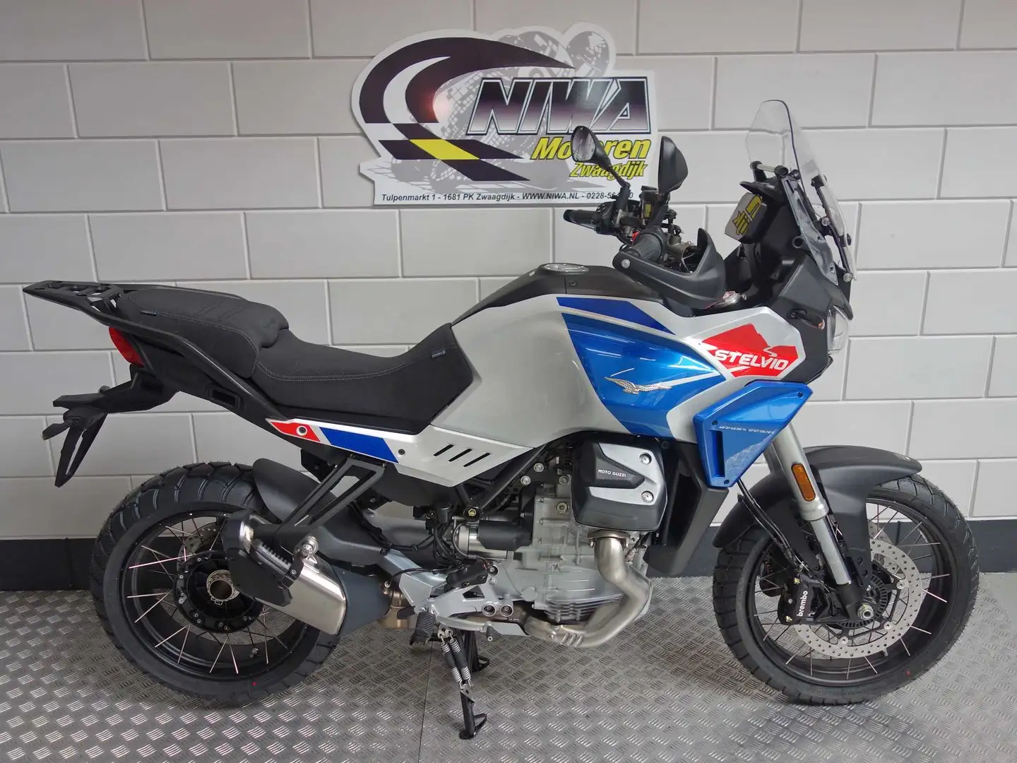 Moto Guzzi Stelvio Blauw - 1