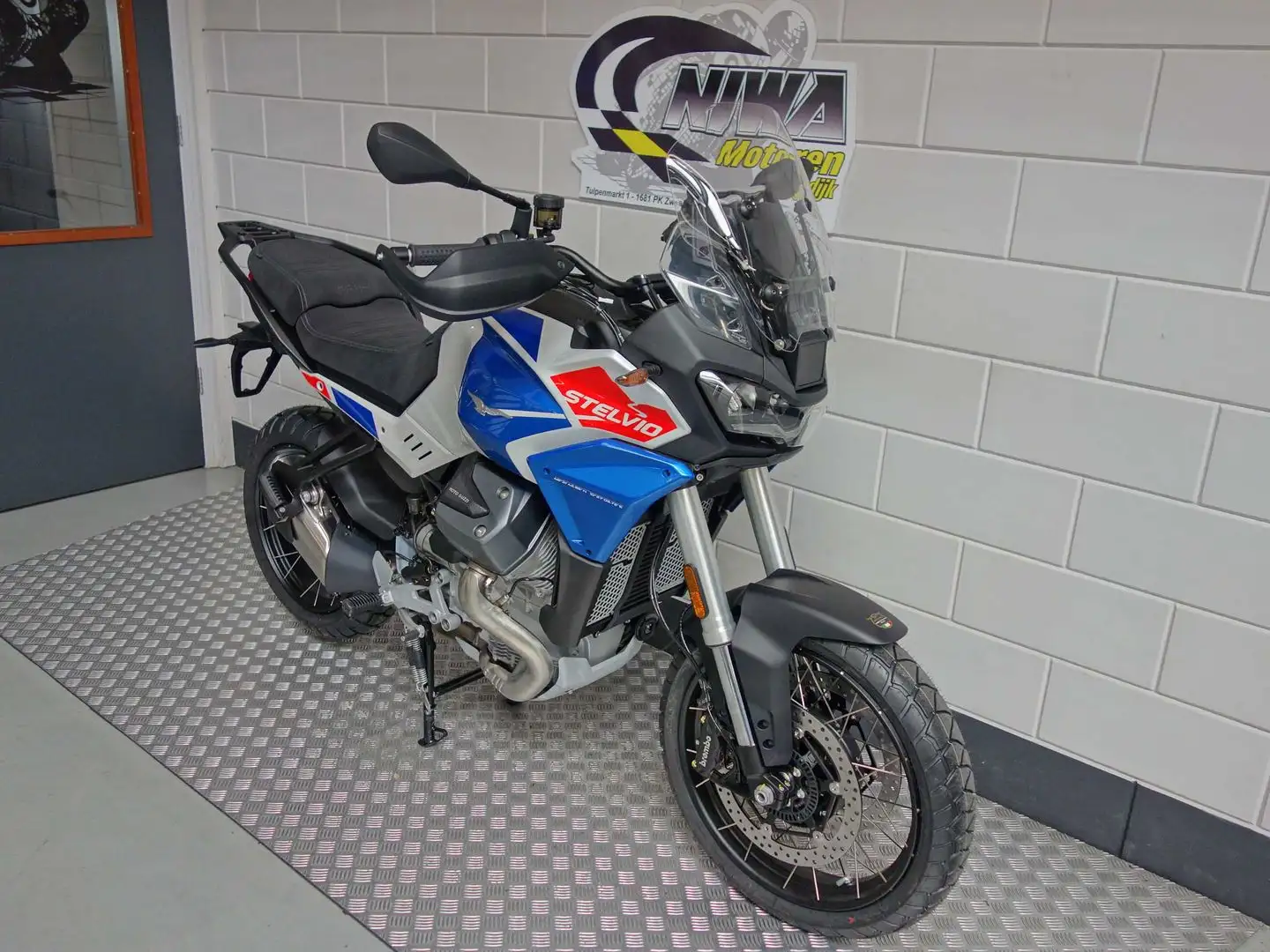Moto Guzzi Stelvio Bleu - 2