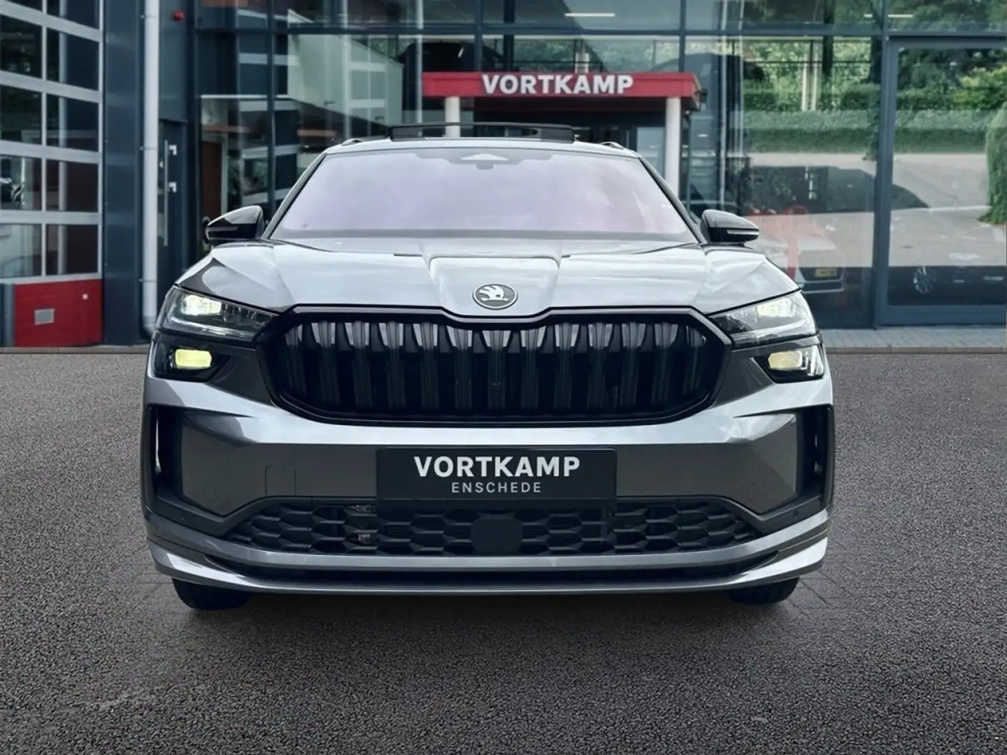 Skoda Kodiaq 1.5 TSI E-HYBRID SPORTLINE PANO-DAK/TREKHAAK/CAMER Grigio - 2