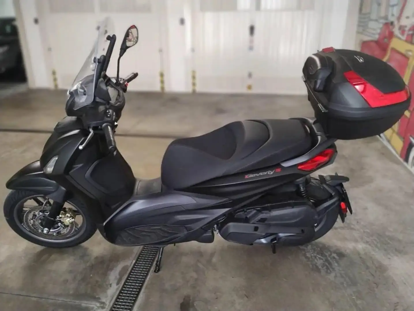 Piaggio Beverly 400 Noir - 2