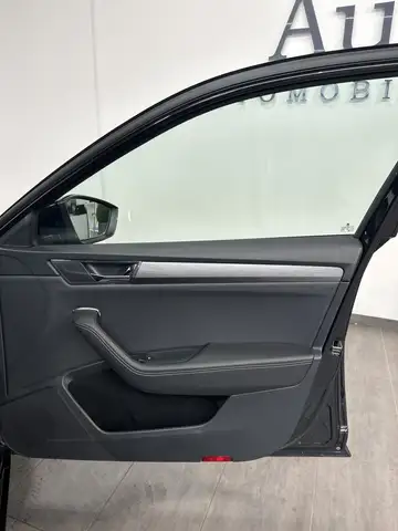 Skoda Superb view 8