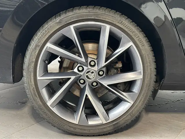 Skoda Superb view 3