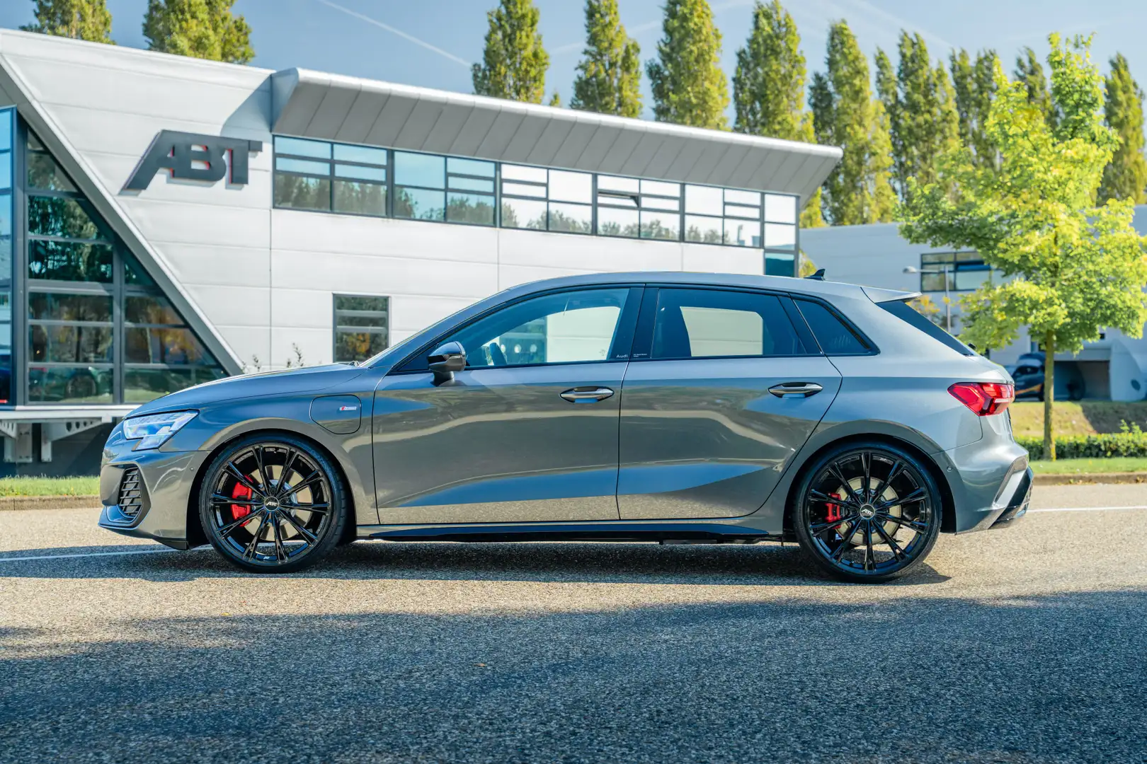 Audi A3 Sportback 45 TFSI e 272pk ABT Competition | ABT GR Grijs - 2