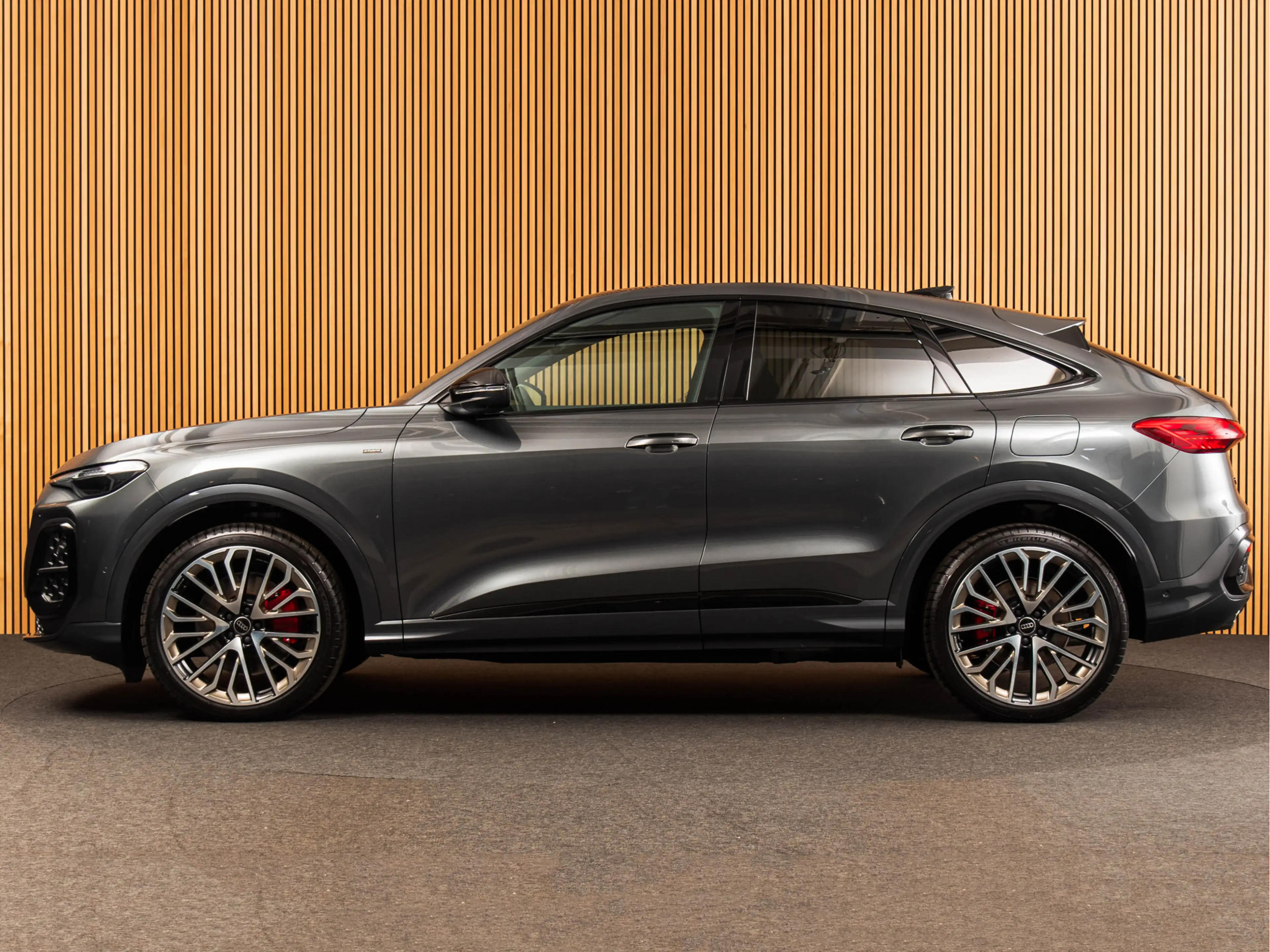 Audi Q5 Sportback 2.0 TFSI e-hybrid quattro S edition 21" — photo 2
