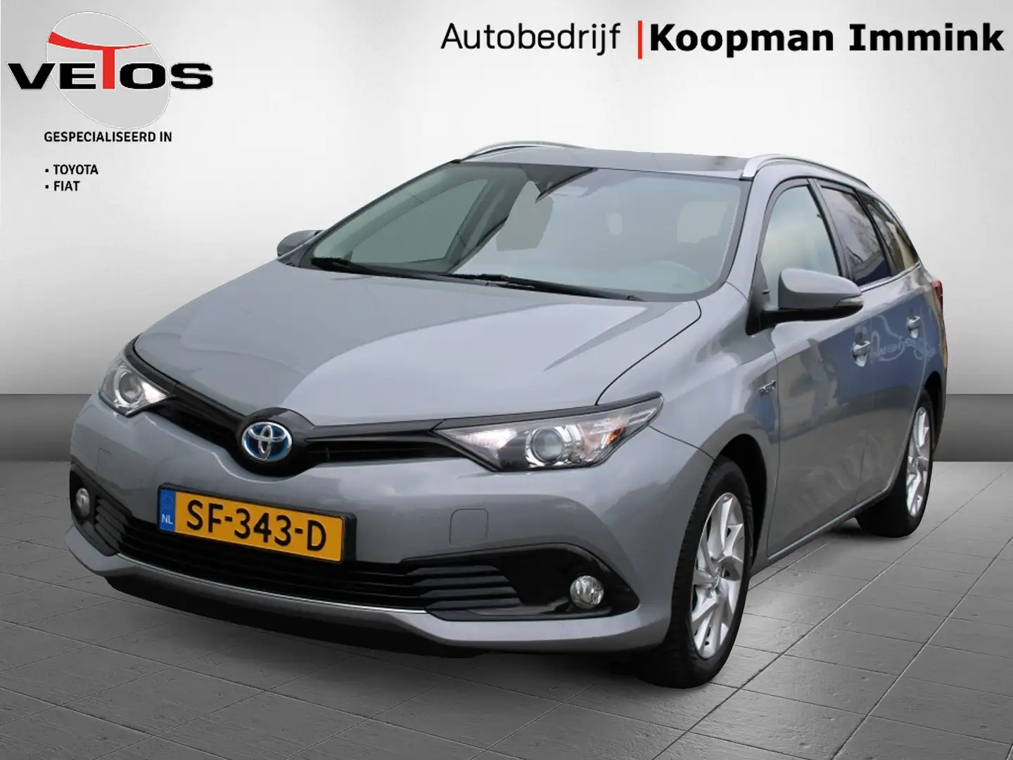 Toyota Auris Touring Sports 1.8 Hybride Dynamic TS Grijs - 2