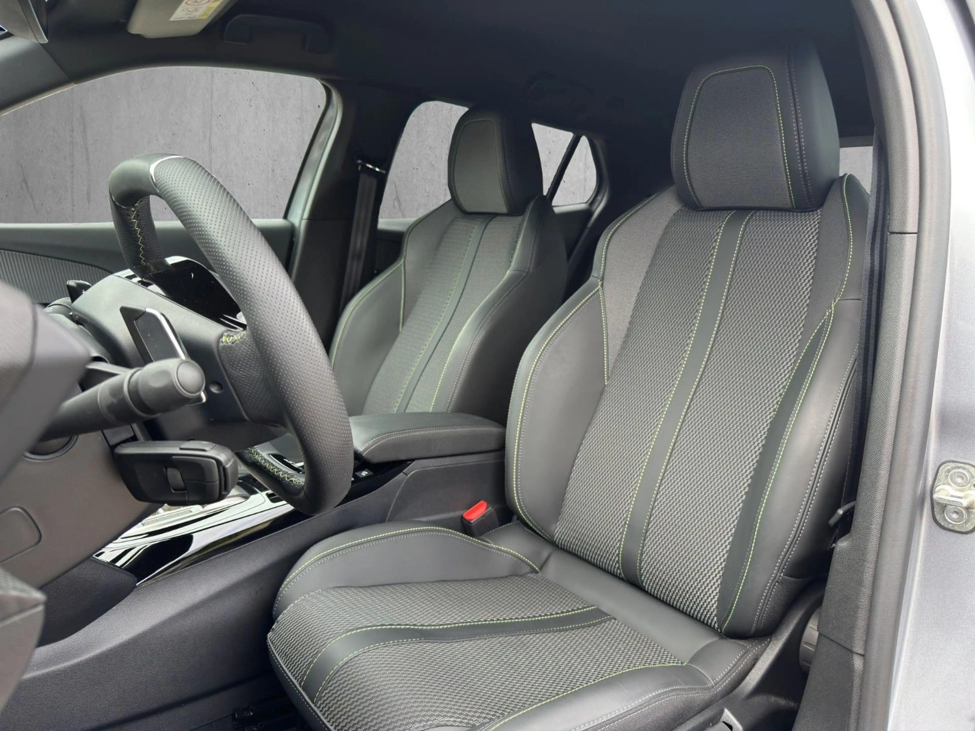 Peugeot 2008 GT Puretech 130 EAT8*Kamera360*Navi*FullLED — photo 10