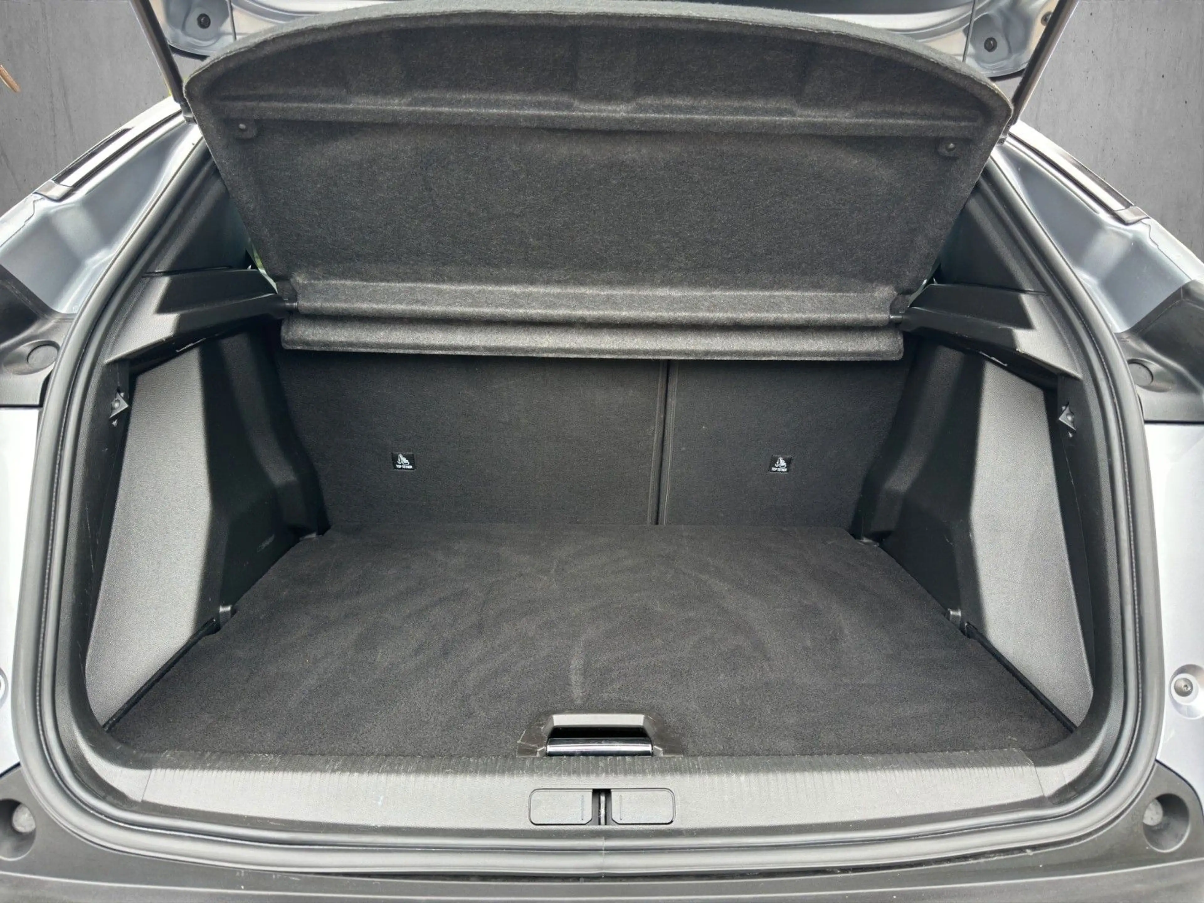 Peugeot 2008 GT Puretech 130 EAT8*Kamera360*Navi*FullLED — photo 14