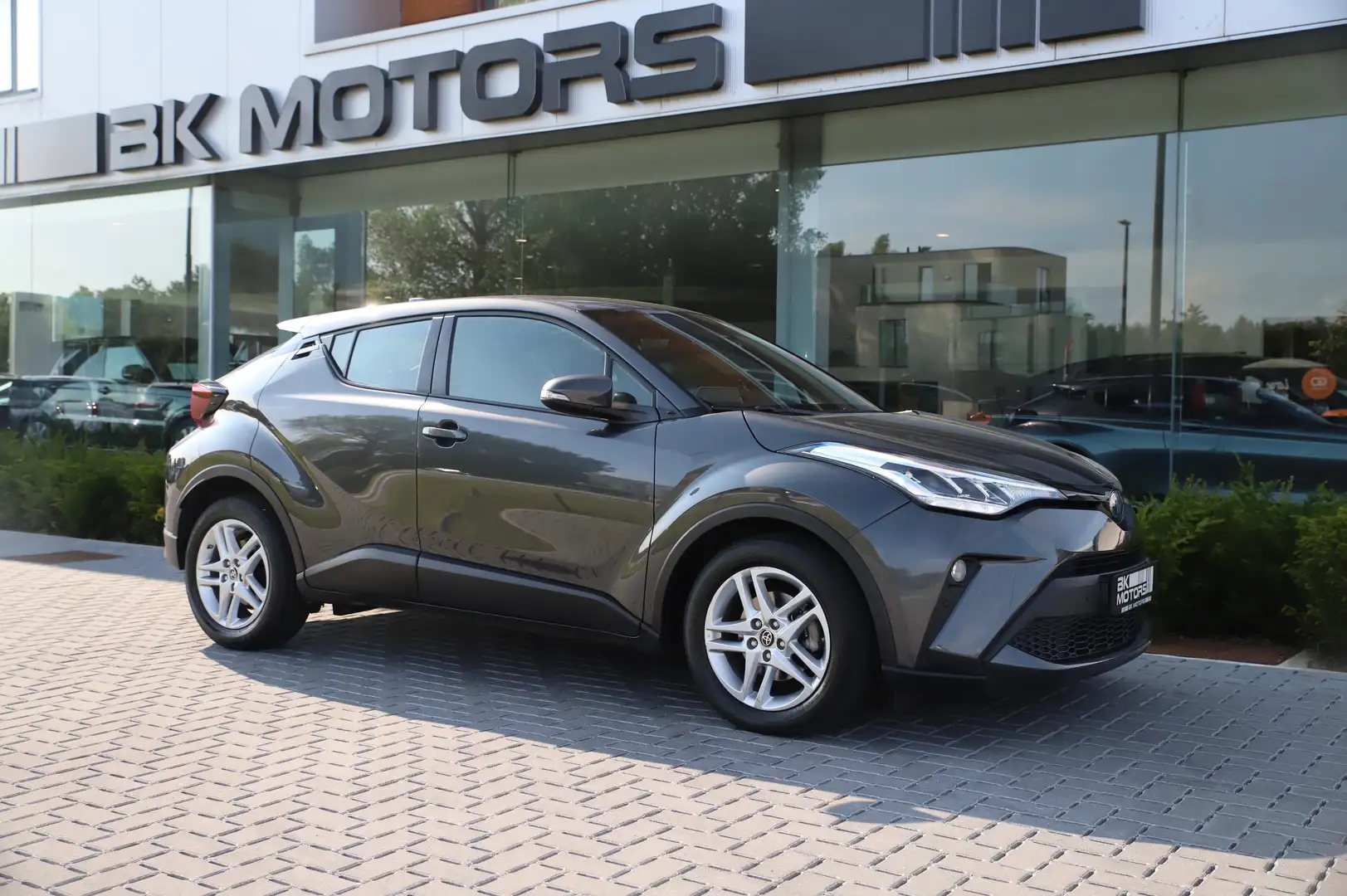 Toyota C-HR 1.8 Hybrid /1st OWNER/CARPLAY/CAMERA/NAVI/CRUISE.. Gris - 2