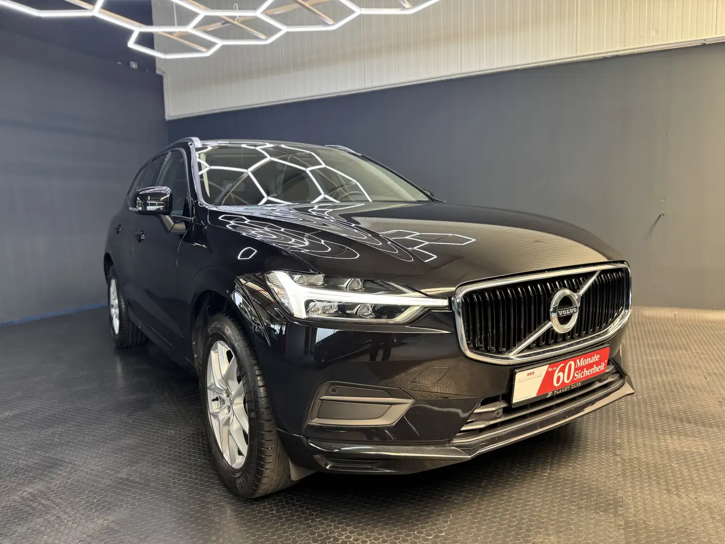 Volvo XC60 Momentum AWD*LED*PANO*CarPlay*1Hand*4-Zonen Noir - 1