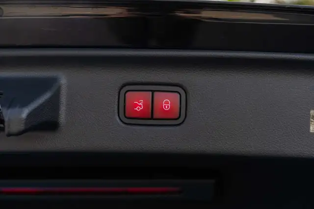 Mercedes-Benz S 500 view 7