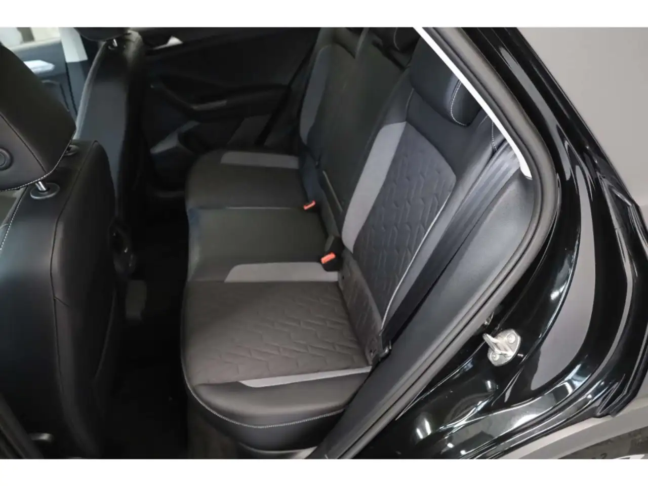 Volkswagen T-Roc 1.0 TSI GOAL 6-Gg. NAV/LED/SH/ACC/Climatr., миниатюра 17