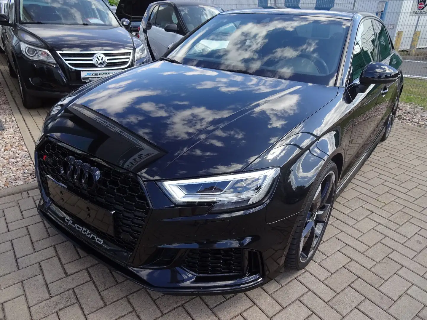 Audi RS3 Lim. 2.5 TFSI quattro Black-Line/LED/B&O Schwarz - 2