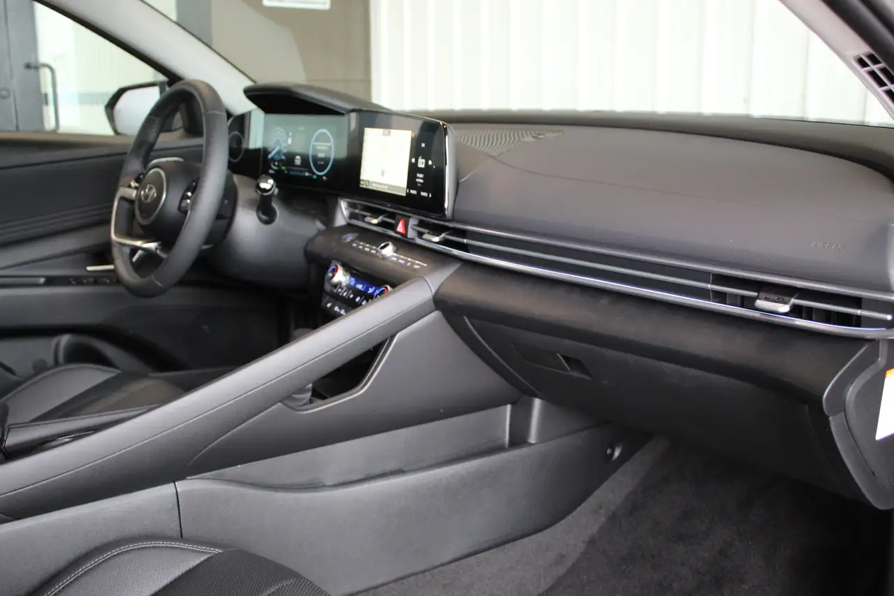 Hyundai ELANTRA снимка Hyundai ELANTRA