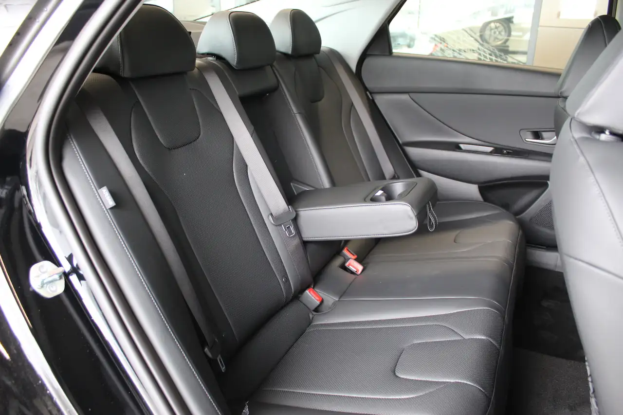 Hyundai ELANTRA снимка Hyundai ELANTRA