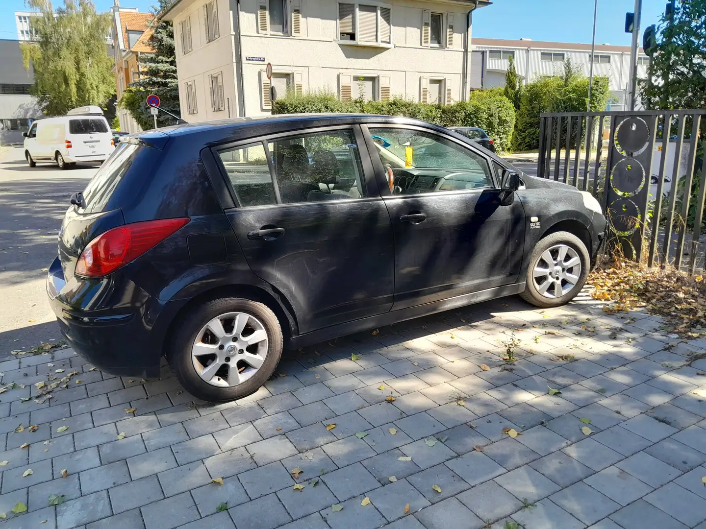 Nissan Tiida Tiida 1.6 visia Schwarz - 1