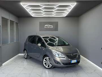 Meriva II 2010 1.4t Panoramic c/navi b-Color 140cv