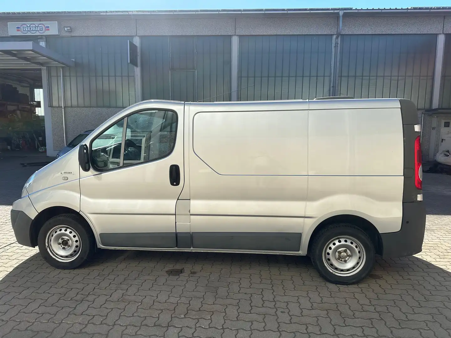 Renault Trafic Trafic Gen. Expr. L1H1 2,0 dCi DPF Expression Silber - 1
