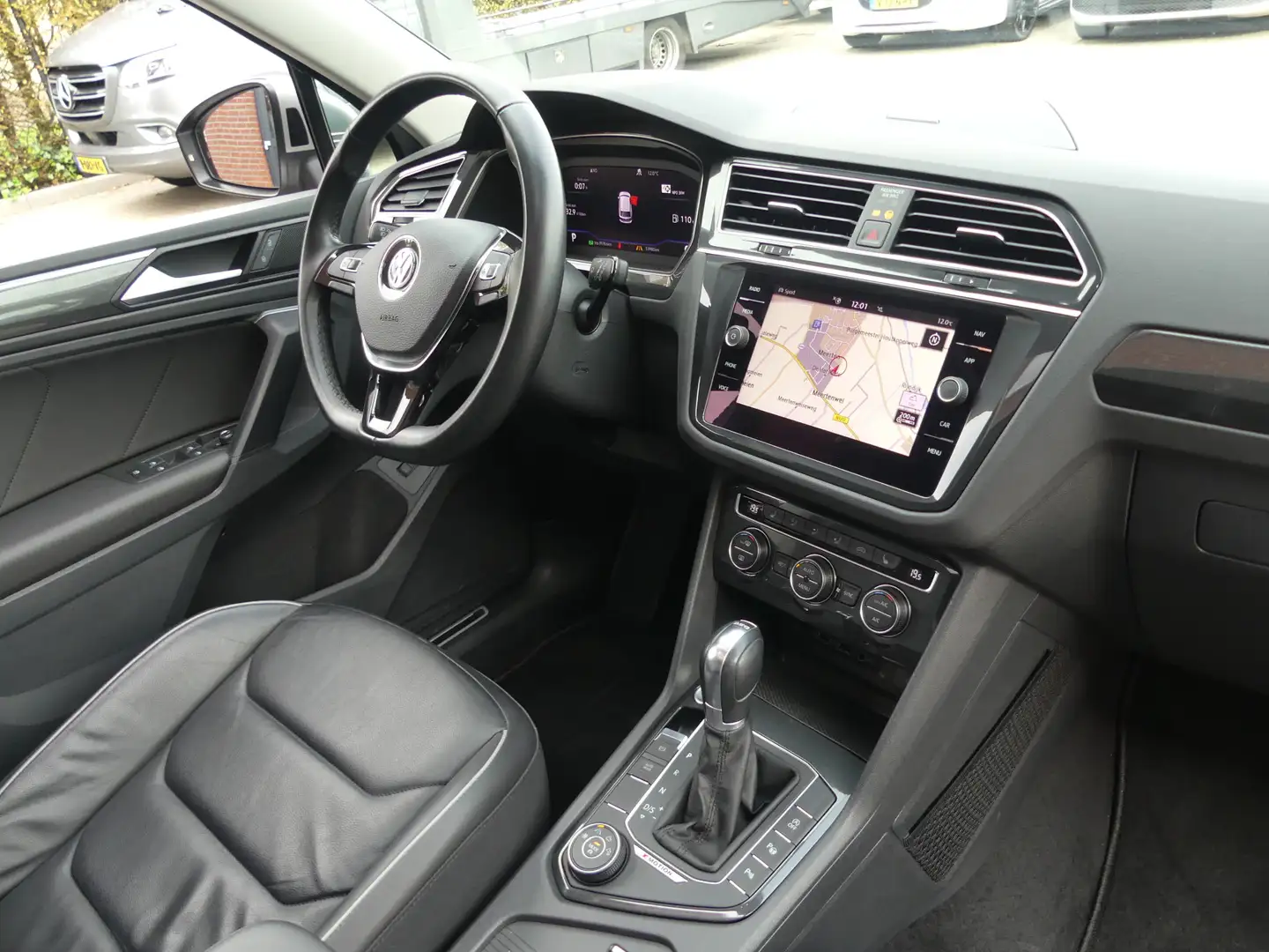 Volkswagen Tiguan 2.0 TSI 4Motion R-Line / Panodak / Trekhaak Gris - 2