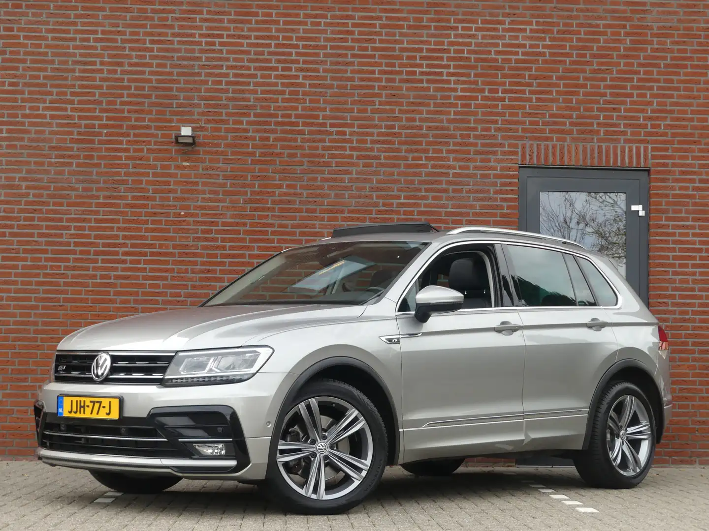 Volkswagen Tiguan 2.0 TSI 4Motion R-Line / Panodak / Trekhaak Gris - 1