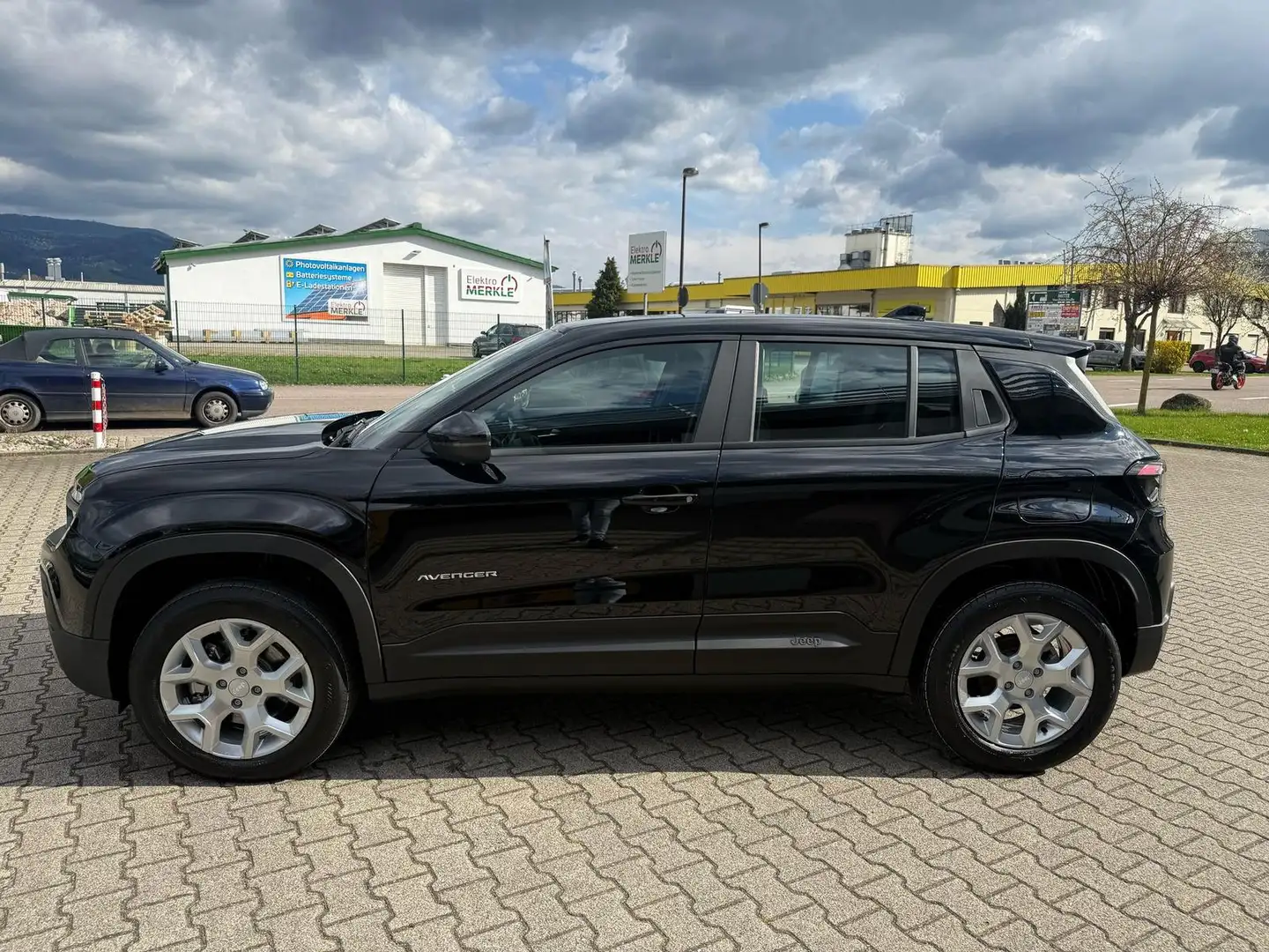 Jeep Avenger Altitude 1.2 E-Hybrid *LED*Alu*ACC*PDC* Schwarz - 2
