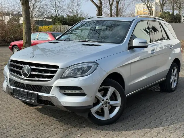 Mercedes-Benz ML 350 CDI BlueTec*LEDER*KAMERA*AHK*TOP GEPFLEGT