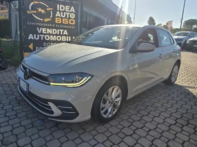Volkswagen Polo view 3