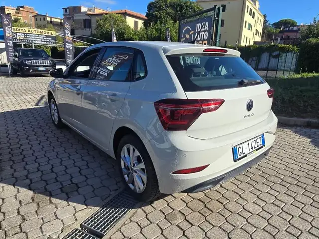 Volkswagen Polo view 4
