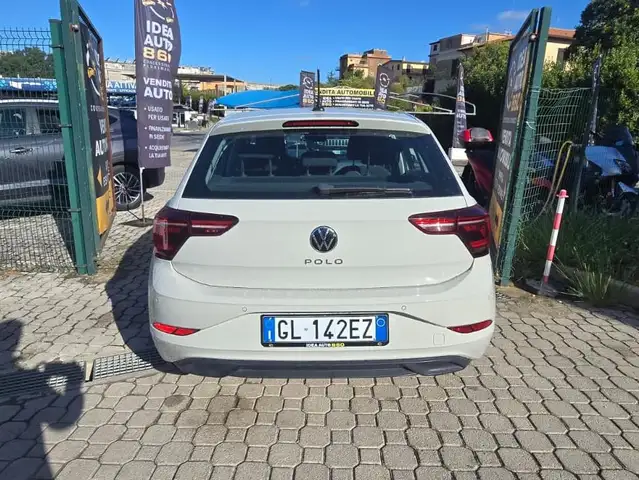 Volkswagen Polo view 5