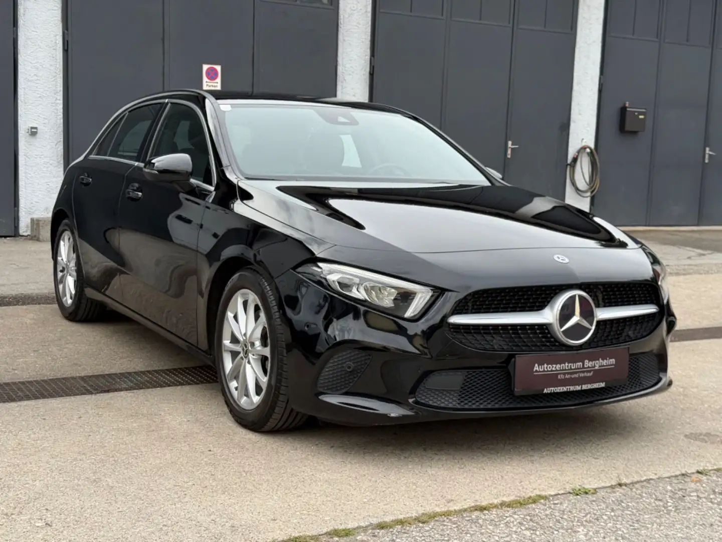 Mercedes-Benz A 200 A-Klasse A 200 Progressiv-Line Schwarz - 2