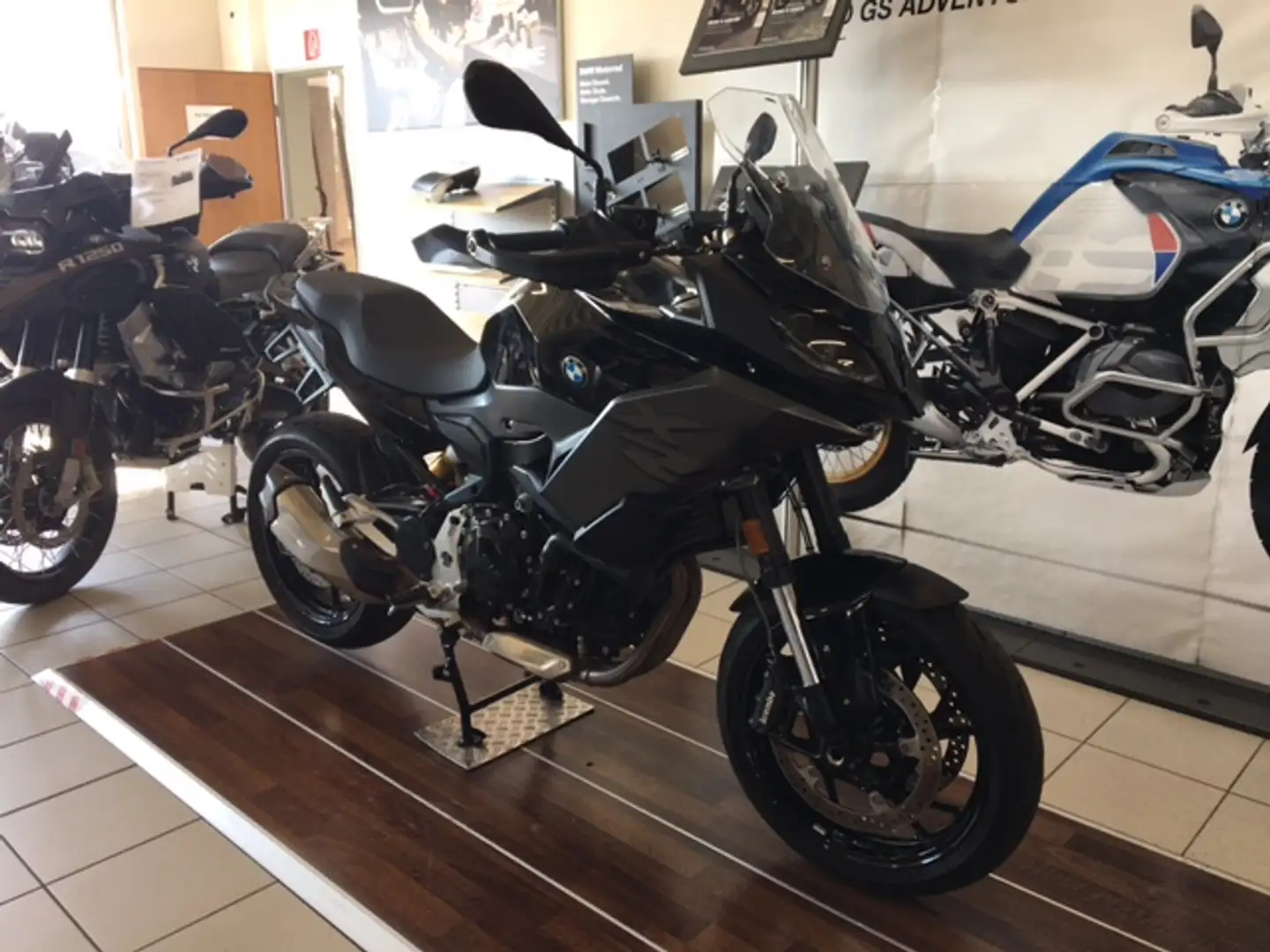 BMW F 900 XR Oil inklusive / Alle Pakete Schwarz - 2