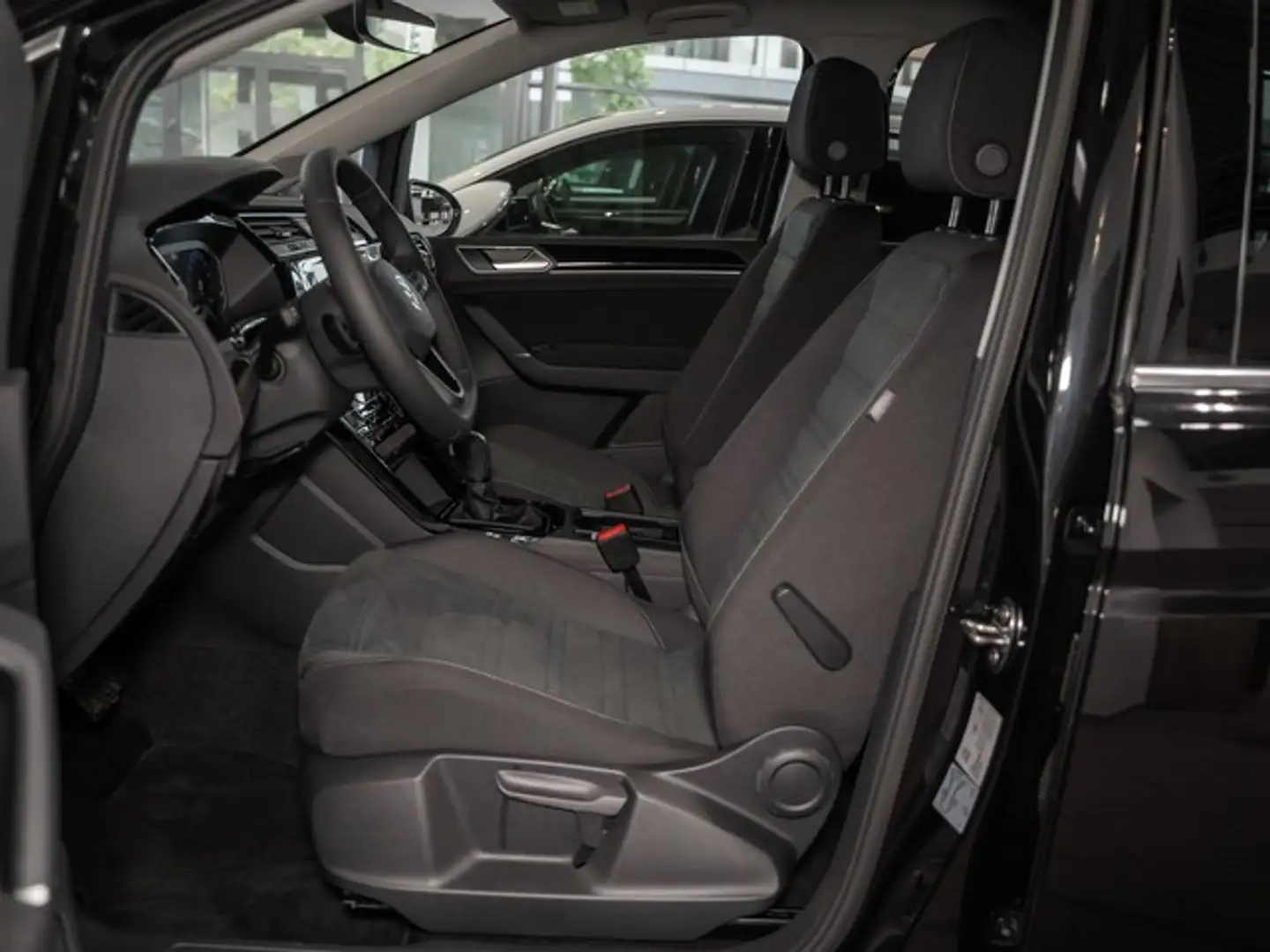 Volkswagen Touran "HIGHLINE" 1.5 TSI 7-Gang DSG Zwart - 2