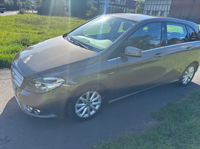 Mercedes-Benz B 180 B 180 (246.242)