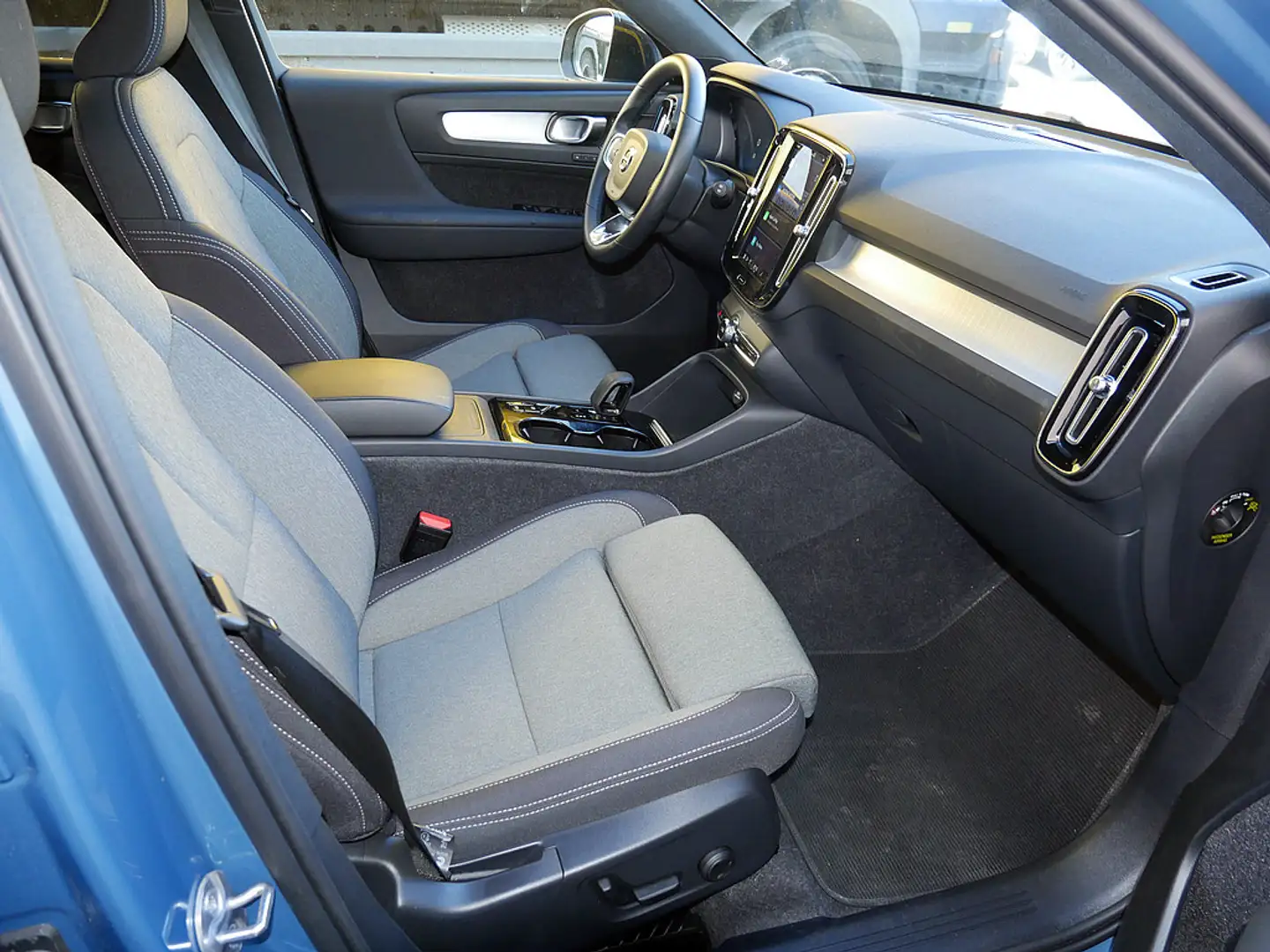 Volvo XC40 B3 Plus Dark SHZ H/K NAVI ACC LED 360° Blau - 2