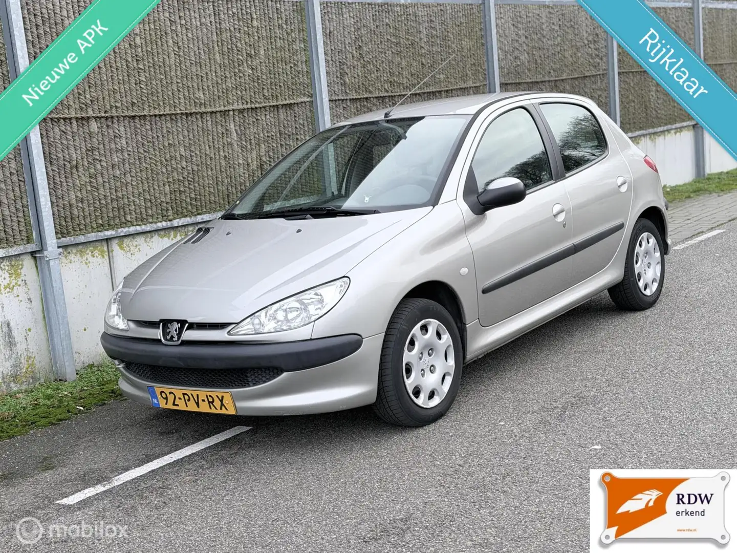 Peugeot 206 1.4 Air-line 2 NAP/NWE APK/AIRCO/NETTE AUTO Grijs - 2