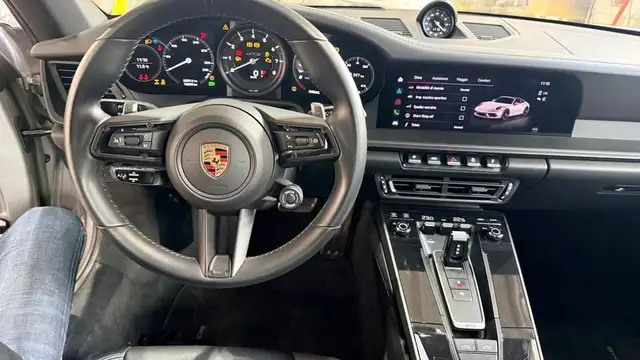 Porsche 911 view 6