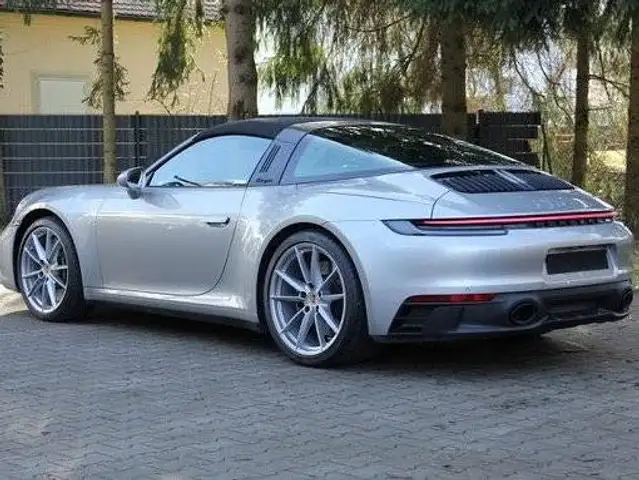 Porsche 911 view 2