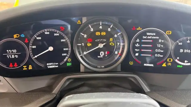 Porsche 911 view 5