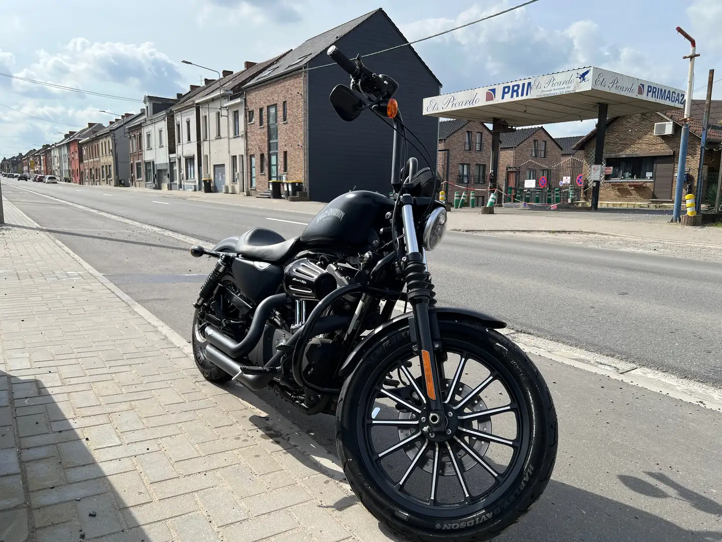 Harley-Davidson Sportster 883 XL883N IRON  -  Vances&Hines - Ape Handlebar ... Zwart - 1