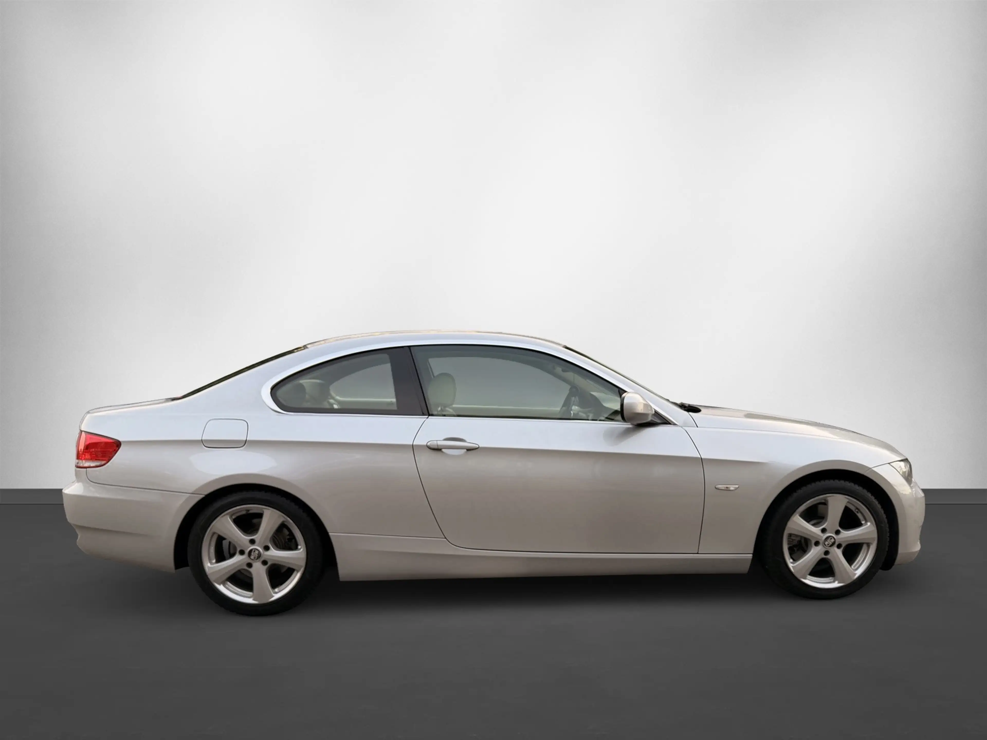 BMW 325 325 i *Autom.*Standheiz.*8-Fach*AHK*SHZ*PDC*TÜV* — photo 5