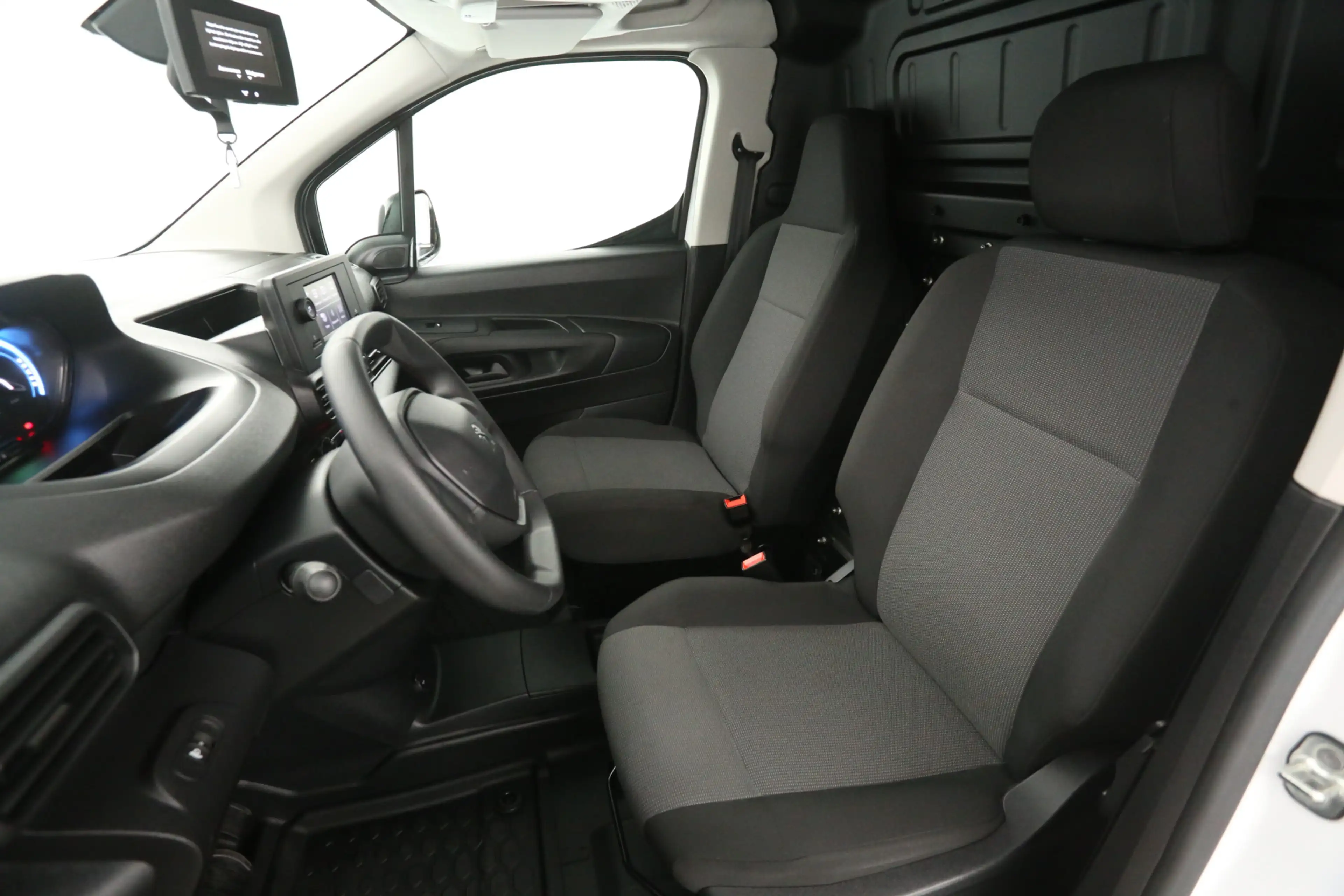 Peugeot Partner e-Partner 136pk 50 kWh | Snelladen | SOH 94% | Air — photo 11