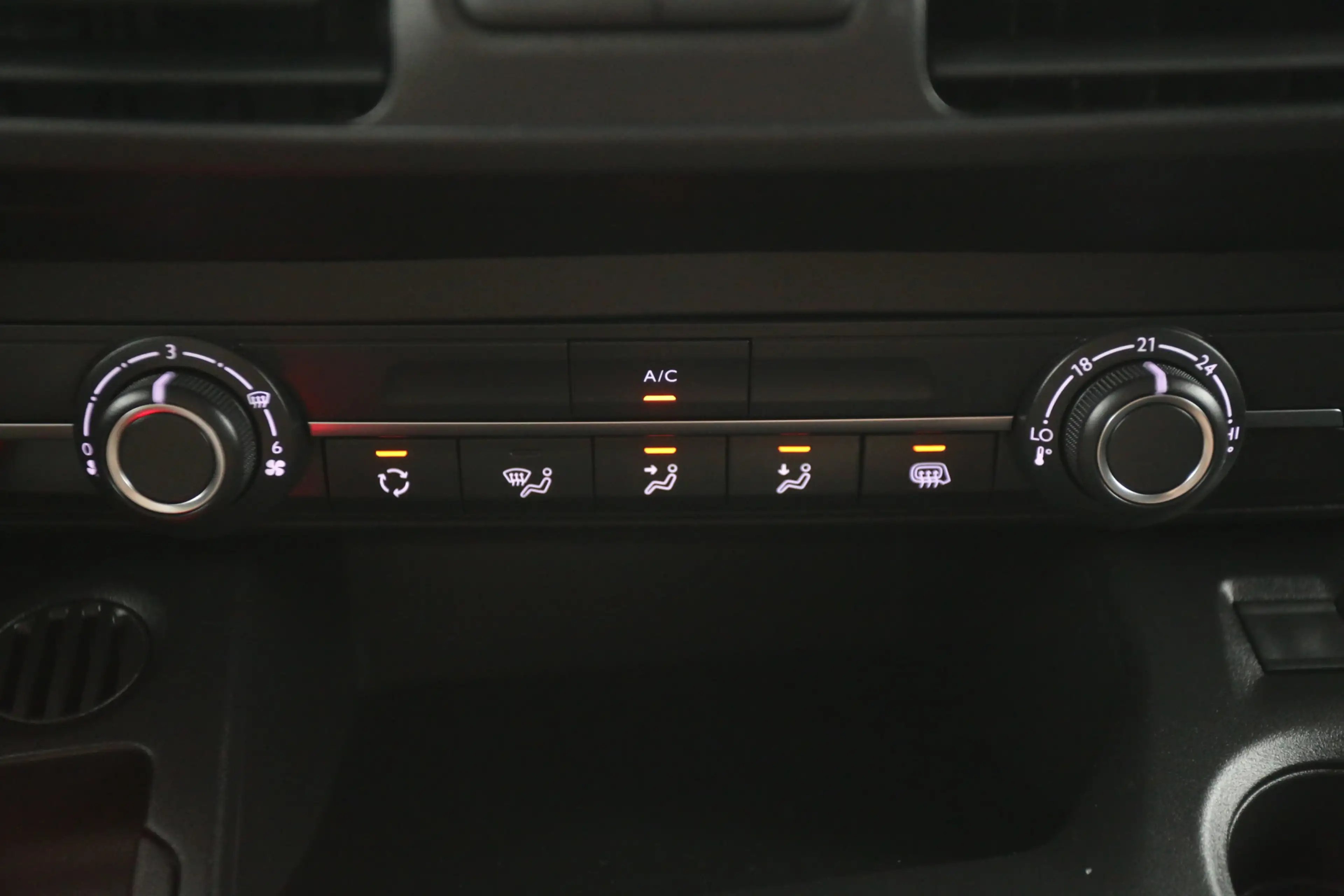 Peugeot Partner e-Partner 136pk 50 kWh | Snelladen | SOH 94% | Air — photo 16