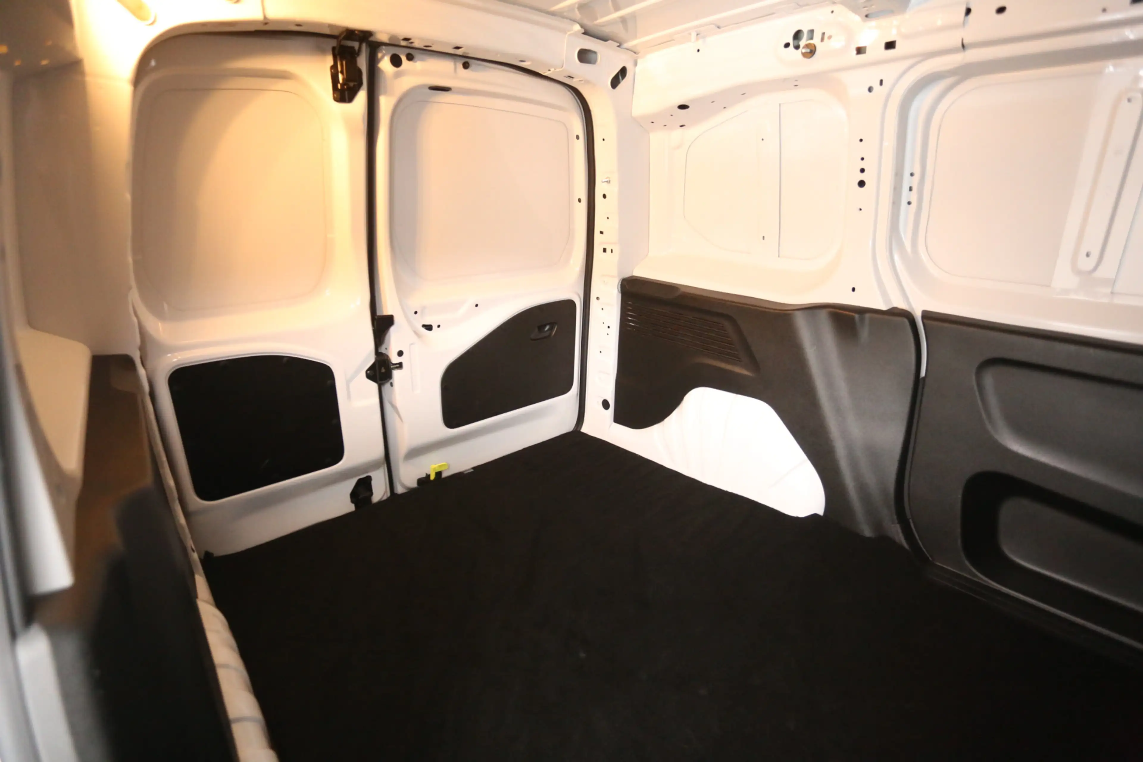 Peugeot Partner e-Partner 136pk 50 kWh | Snelladen | SOH 94% | Air — photo 23
